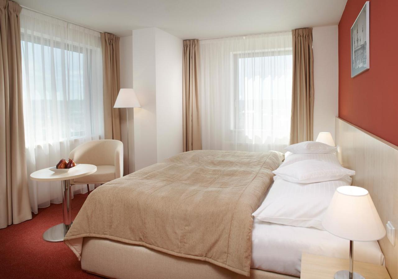 แคลเรียน คองเกรส โฮเต็ล เชสเก บูเดโยวิเซ Hotel เชสเกบูดิเยโจวิตเซ ภายนอก รูปภาพ