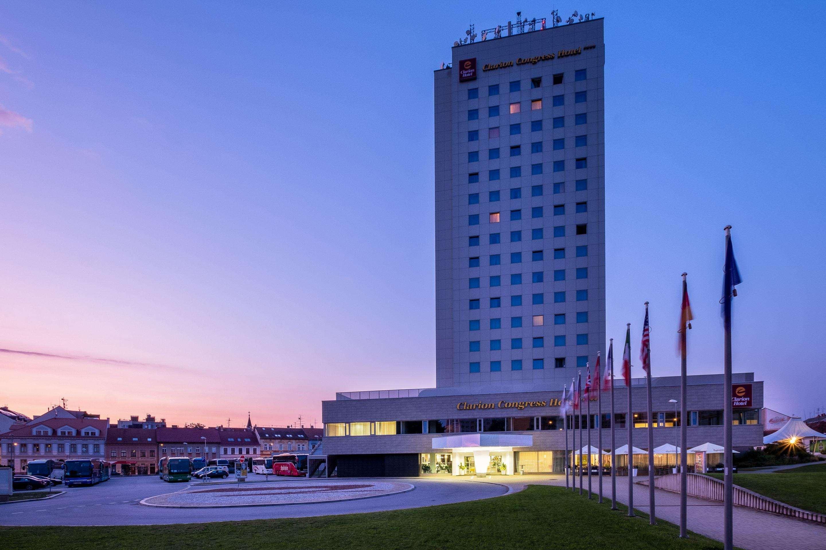 แคลเรียน คองเกรส โฮเต็ล เชสเก บูเดโยวิเซ Hotel เชสเกบูดิเยโจวิตเซ ภายนอก รูปภาพ