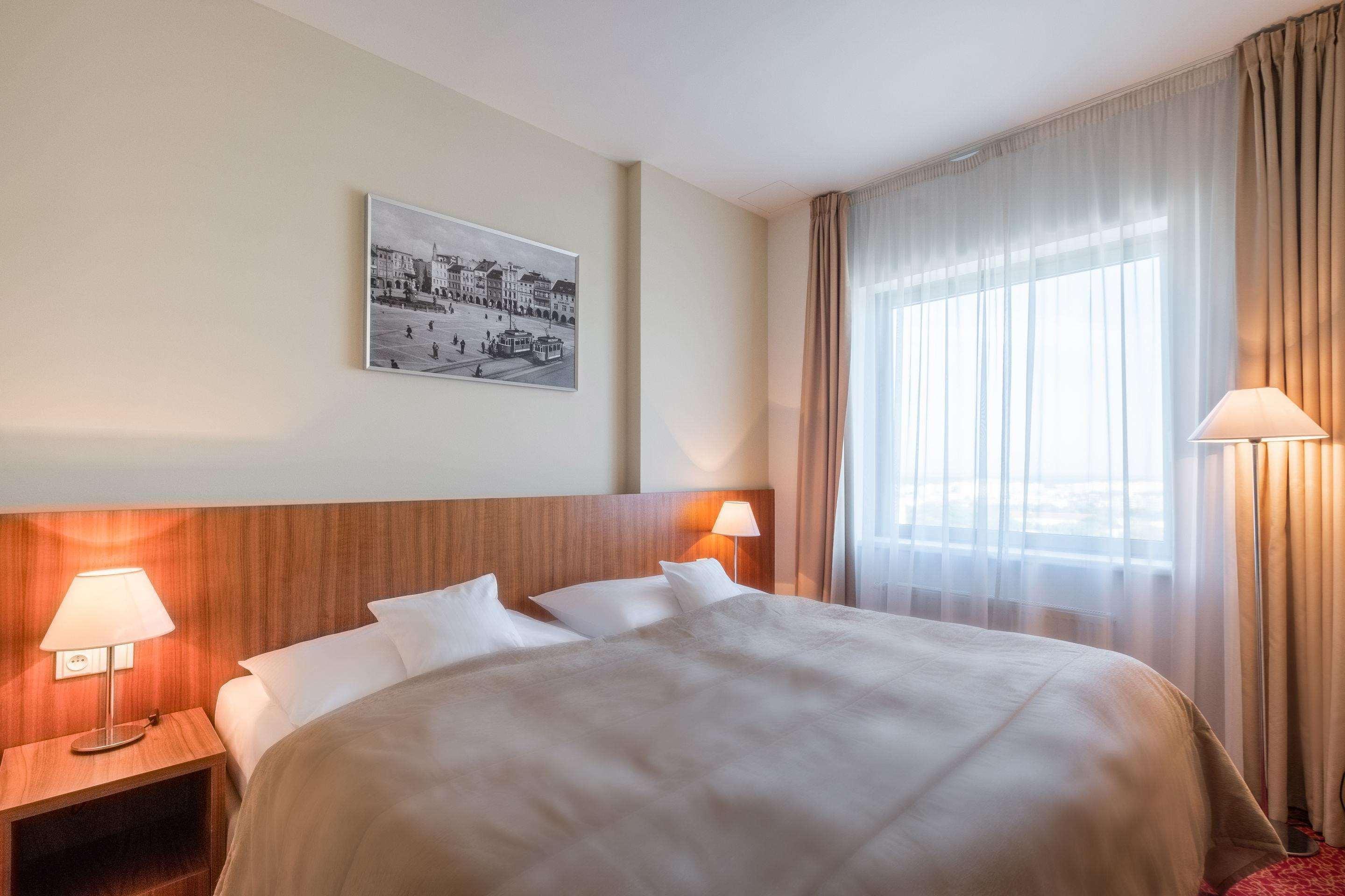 แคลเรียน คองเกรส โฮเต็ล เชสเก บูเดโยวิเซ Hotel เชสเกบูดิเยโจวิตเซ ภายนอก รูปภาพ
