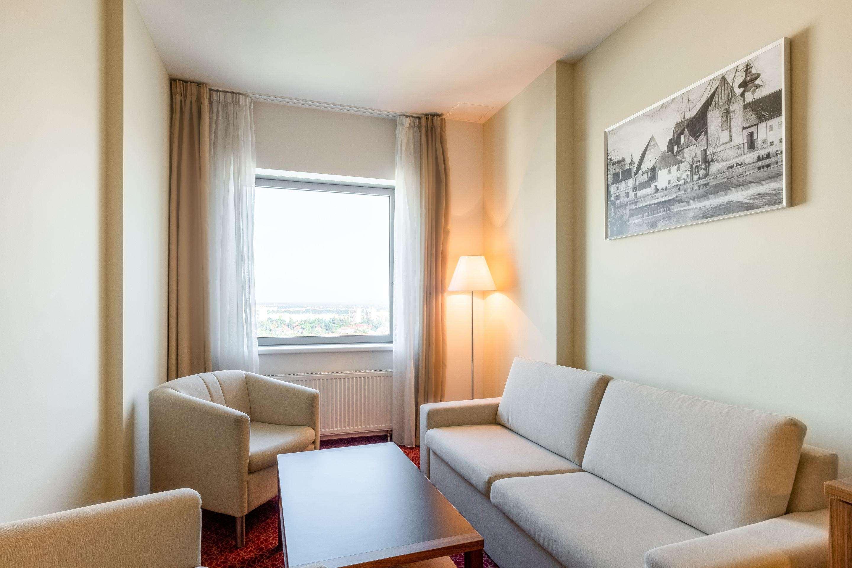 แคลเรียน คองเกรส โฮเต็ล เชสเก บูเดโยวิเซ Hotel เชสเกบูดิเยโจวิตเซ ภายนอก รูปภาพ