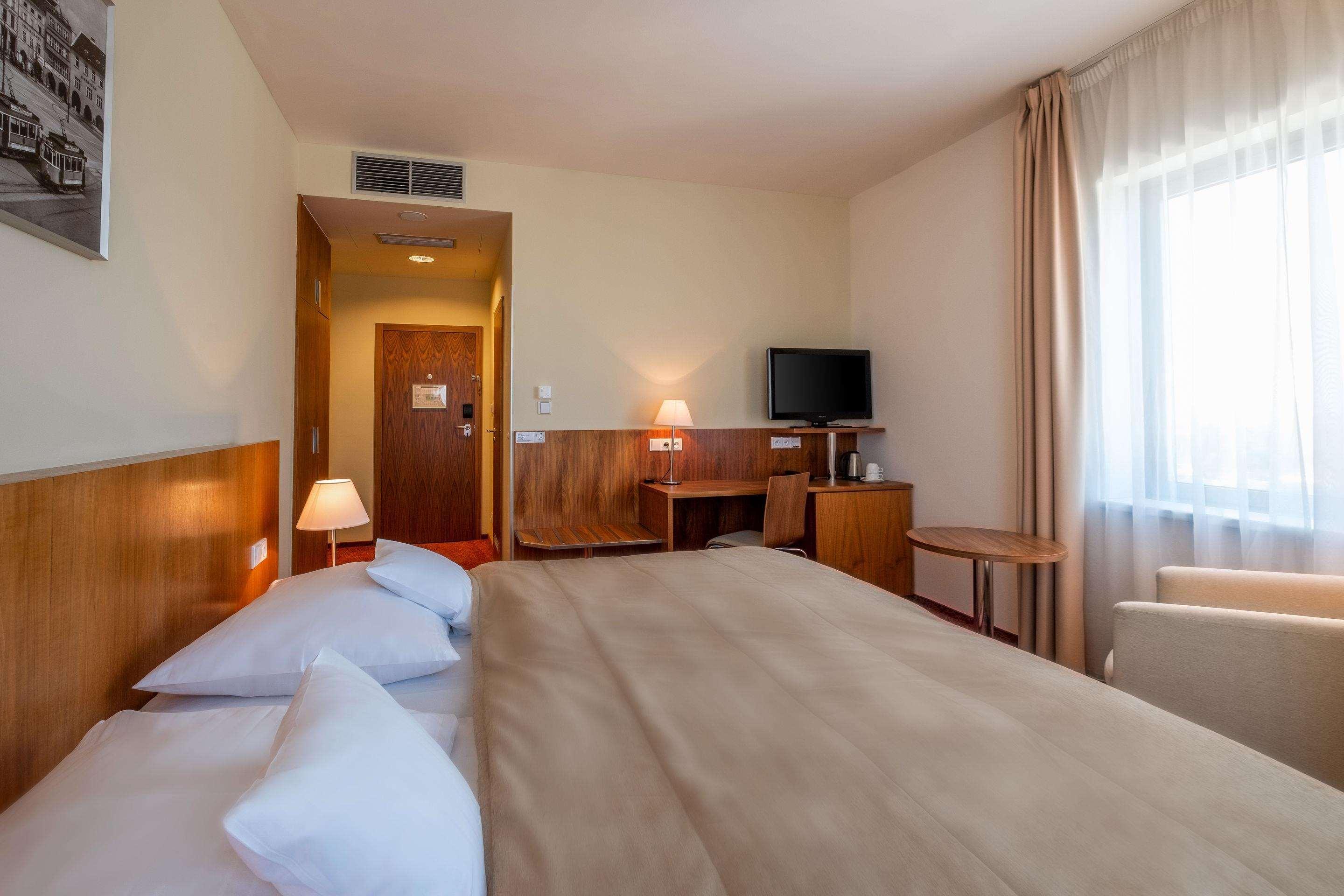 แคลเรียน คองเกรส โฮเต็ล เชสเก บูเดโยวิเซ Hotel เชสเกบูดิเยโจวิตเซ ภายนอก รูปภาพ