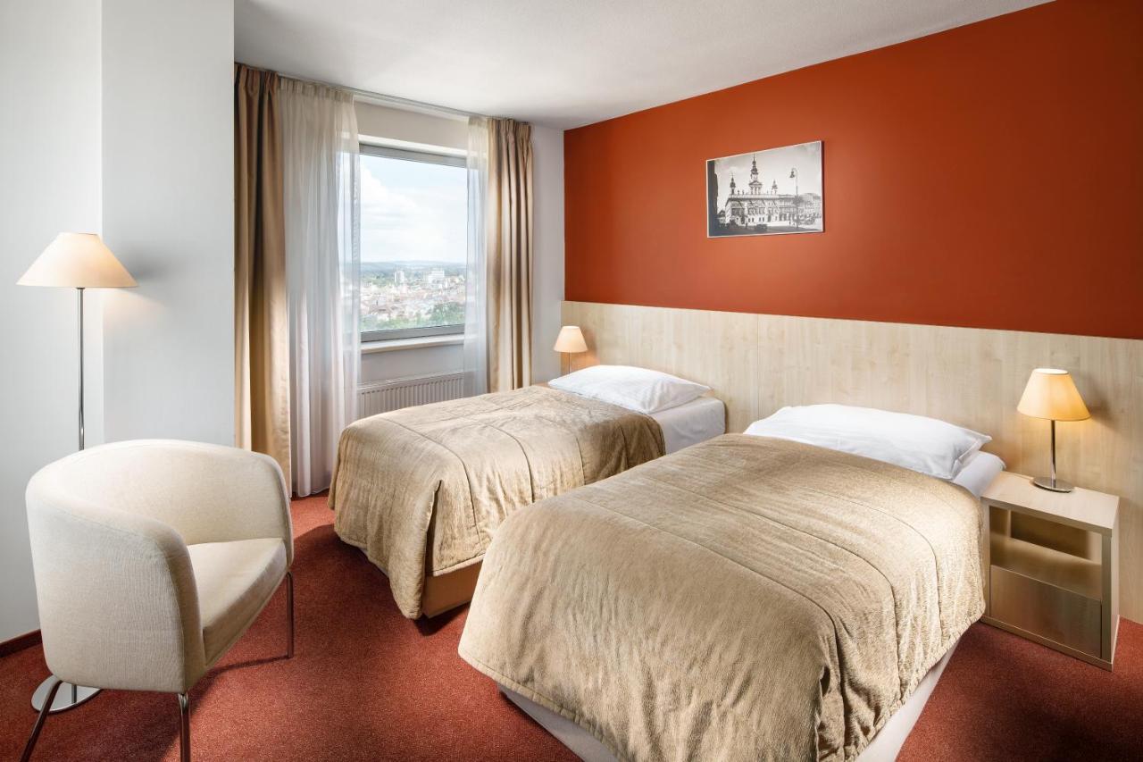 แคลเรียน คองเกรส โฮเต็ล เชสเก บูเดโยวิเซ Hotel เชสเกบูดิเยโจวิตเซ ภายนอก รูปภาพ