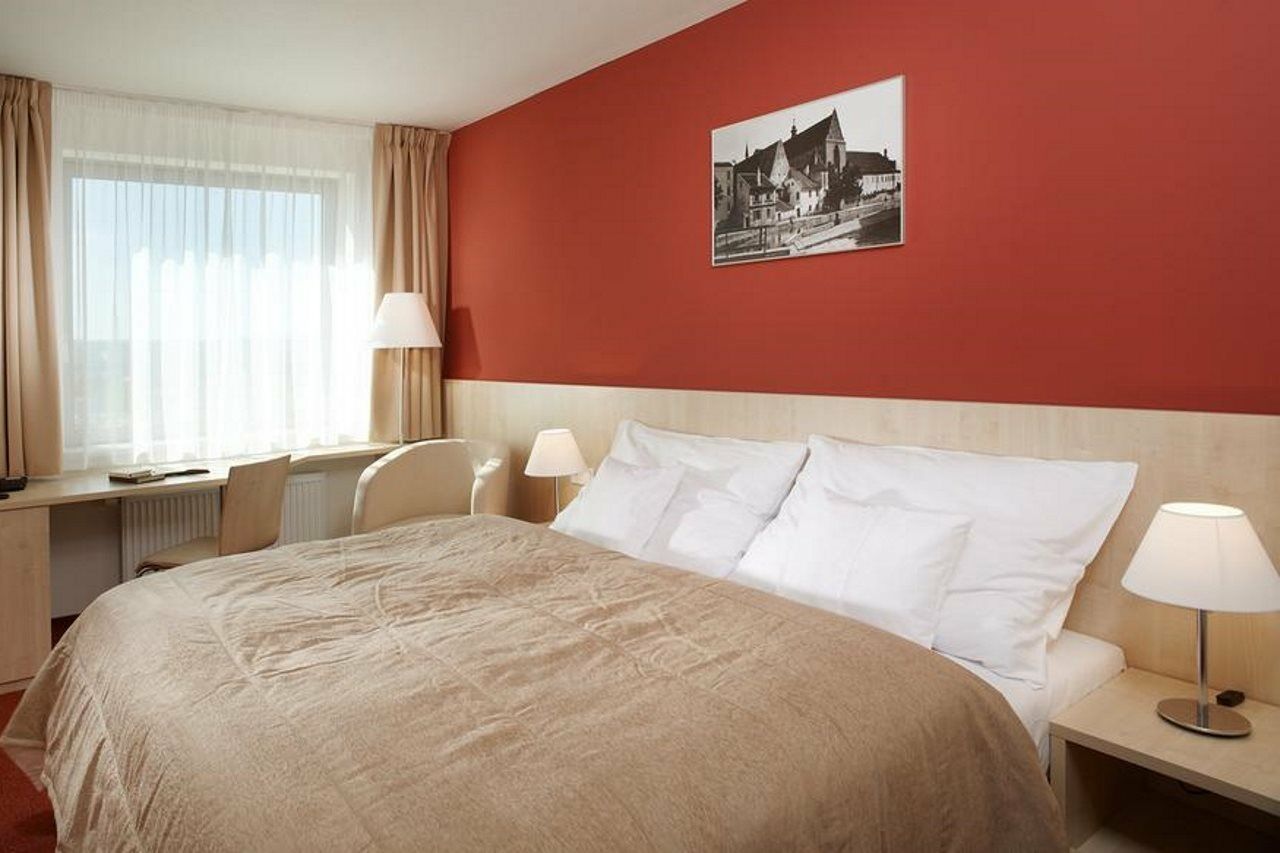 แคลเรียน คองเกรส โฮเต็ล เชสเก บูเดโยวิเซ Hotel เชสเกบูดิเยโจวิตเซ ภายนอก รูปภาพ