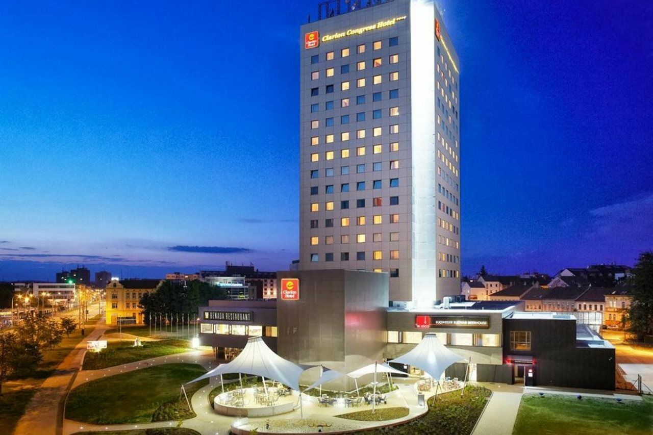 แคลเรียน คองเกรส โฮเต็ล เชสเก บูเดโยวิเซ Hotel เชสเกบูดิเยโจวิตเซ ภายนอก รูปภาพ
