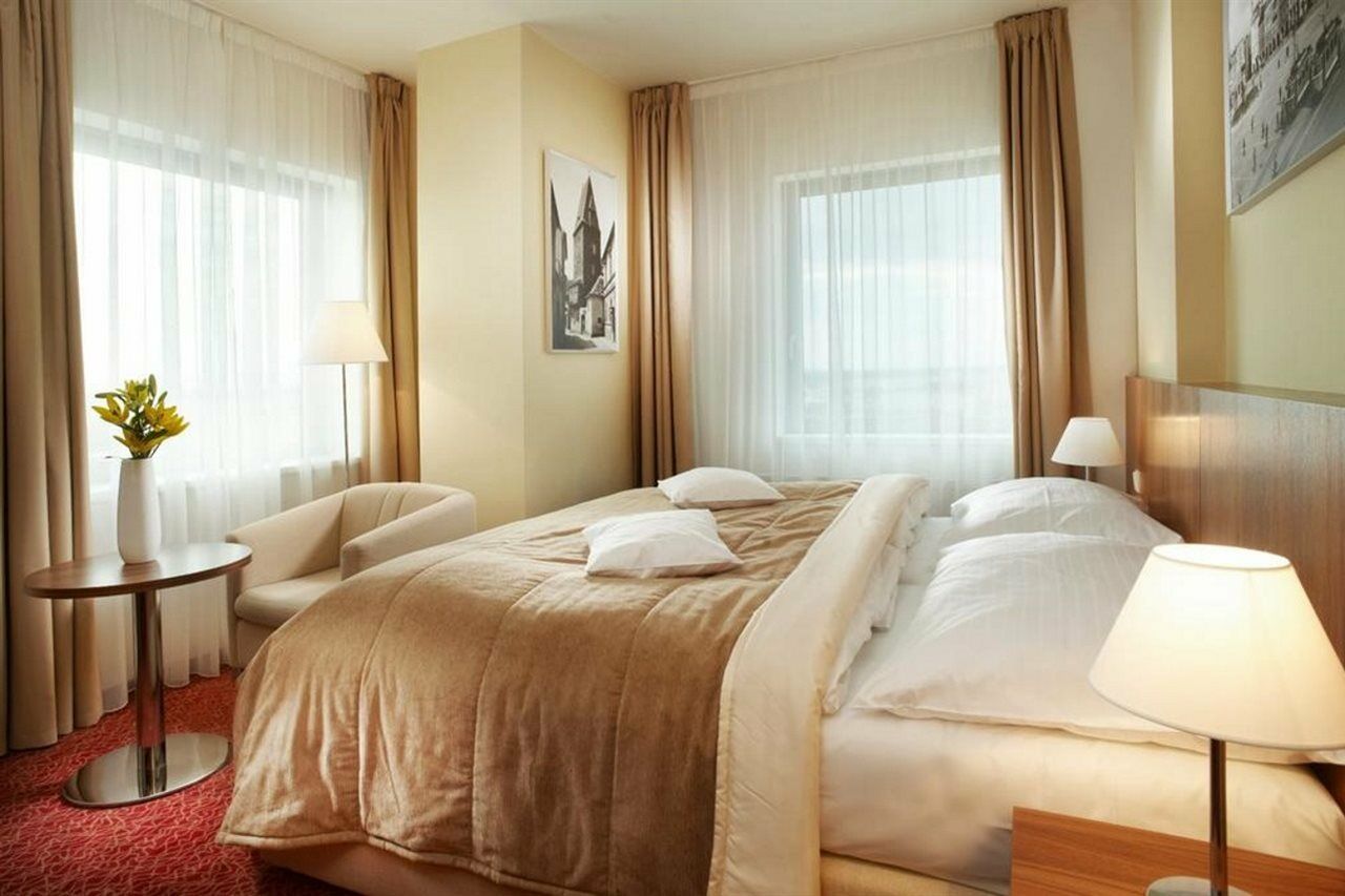 แคลเรียน คองเกรส โฮเต็ล เชสเก บูเดโยวิเซ Hotel เชสเกบูดิเยโจวิตเซ ภายนอก รูปภาพ