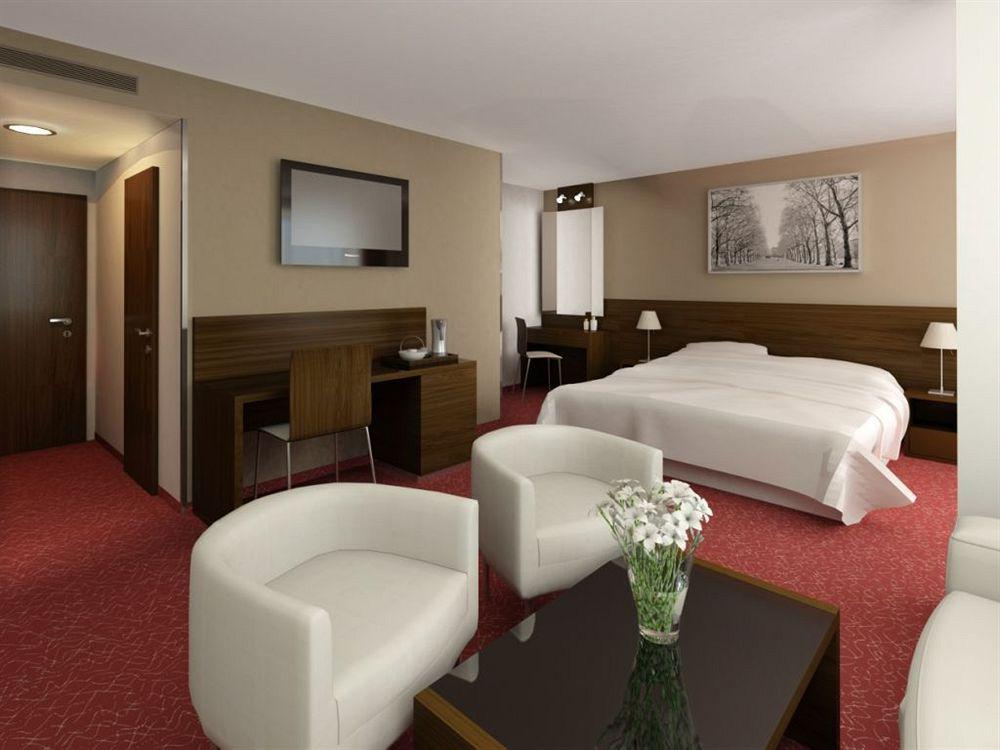 แคลเรียน คองเกรส โฮเต็ล เชสเก บูเดโยวิเซ Hotel เชสเกบูดิเยโจวิตเซ ห้อง รูปภาพ